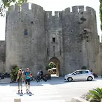 De Lucien Entre Arles, Nimes, Avignon. * Beaucaire (Gard)