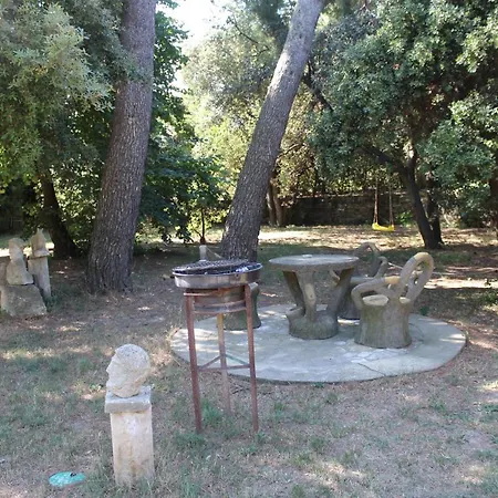 De Lucien Entre Arles, Nimes, Avignon. Lägenhet *