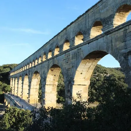 De Lucien Entre Arles, Nimes, Avignon.