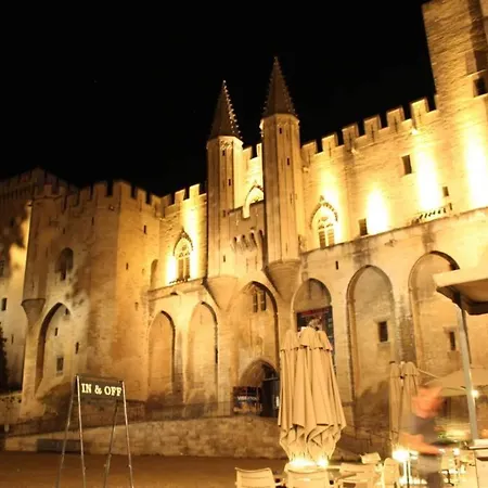 De Lucien Entre Arles, Nimes, Avignon. Appartamento *