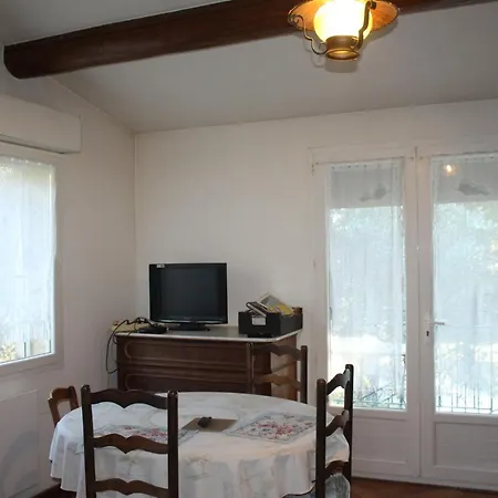 De Lucien Entre Arles, Nimes, Avignon. Apartamento
