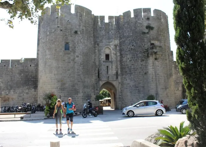 De Lucien Entre Arles, Nimes, Avignon. * Beaucaire (Gard)