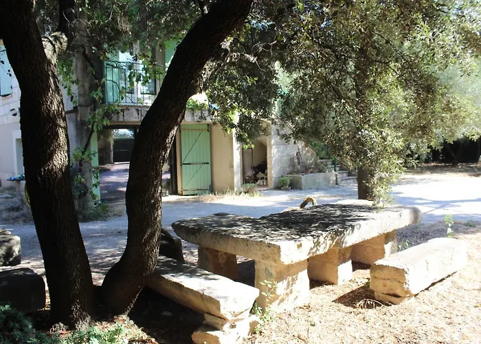 De Lucien Entre Arles, Nimes, Avignon. Apartamento