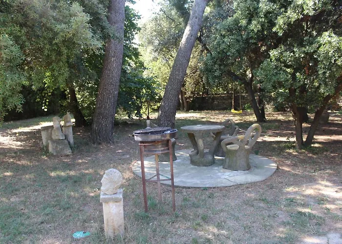 De Lucien Entre Arles, Nimes, Avignon. Apartamento *