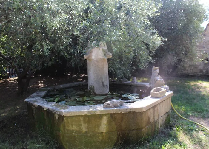 De Lucien Entre Arles, Nimes, Avignon. Apartamento