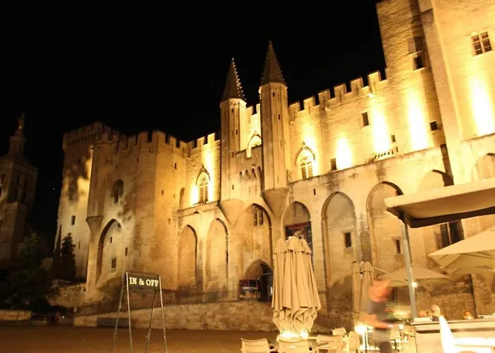De Lucien Entre Arles, Nimes, Avignon. Apartamento *