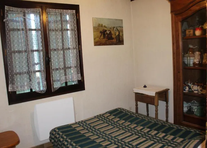 De Lucien Entre Arles, Nimes, Avignon. Apartamento