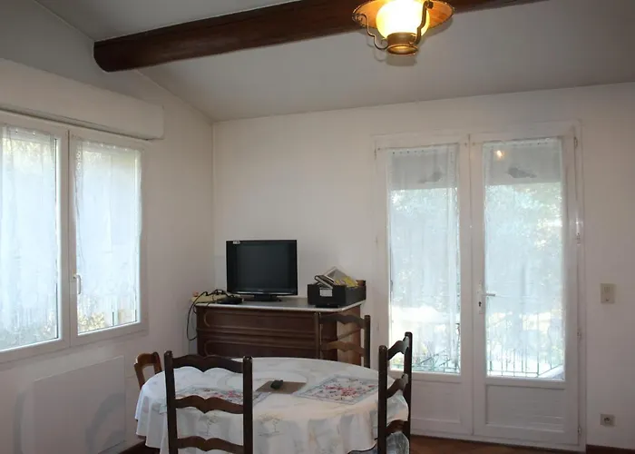 De Lucien Entre Arles, Nimes, Avignon. Apartamento